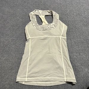 Lululemon Scoop Tank Top, Size 6 gray and White